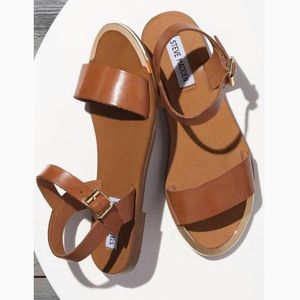 STEVE MADDEN 🌈 tan leather sandals